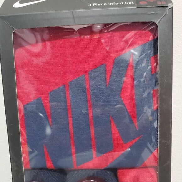 NIB Nike  Baby Gift Set 3 Piece Bodysuit and infant cap,Booties navy blue/red - Picture 3 of 5